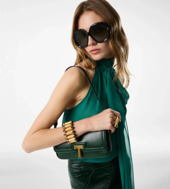 Blouse sans manches à lavallière Blouse sans manches à lavallière