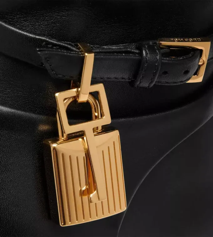 Bottines en cuir avec cadenas Bottines en cuir avec cadenas