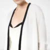 Cardigan mi-long en piqué mérinos avec bordures en satin Cardigan mi-long en piqué mérinos avec bordures en satin