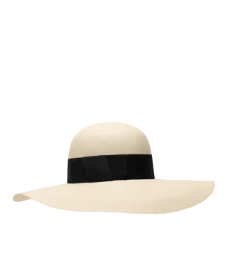 Chapeau à bord en raphia