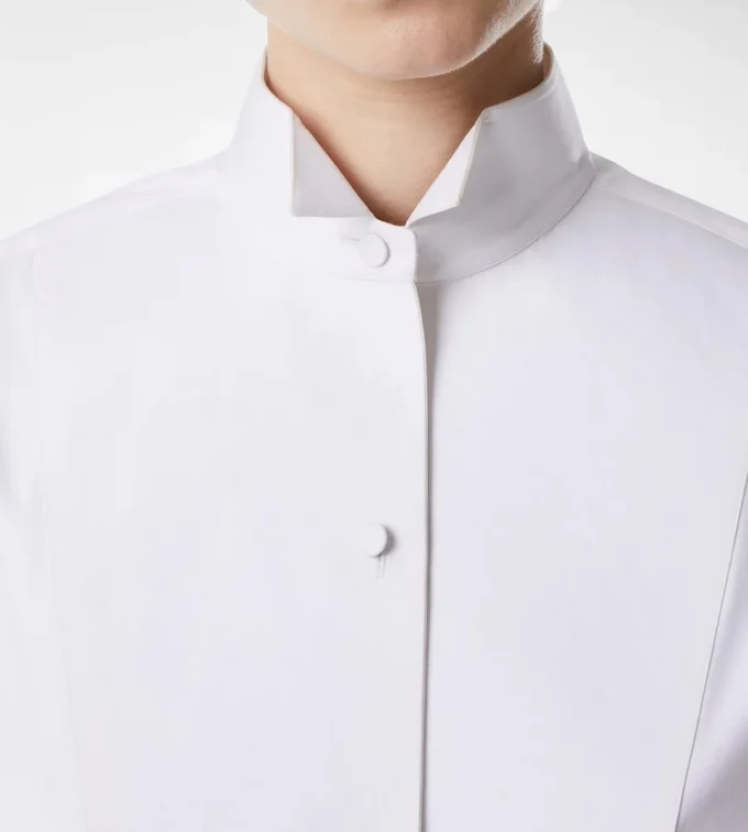 Chemise courte en popeline de coton et soie mélangés Chemise courte en popeline de coton et soie mélangés