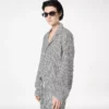 Chemise de pyjama en soie rayée avec passepoil et logo TF brodé ton sur ton Chemise de pyjama en soie rayée avec passepoil et logo TF brodé ton sur ton