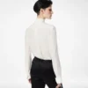 Chemise en crêpe de Chine de soie avec détails plissés Chemise en crêpe de Chine de soie avec détails plissés