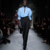 Pantalon droit ajusté en laine et soie mélangées Pantalon droit ajusté en laine et soie mélangées