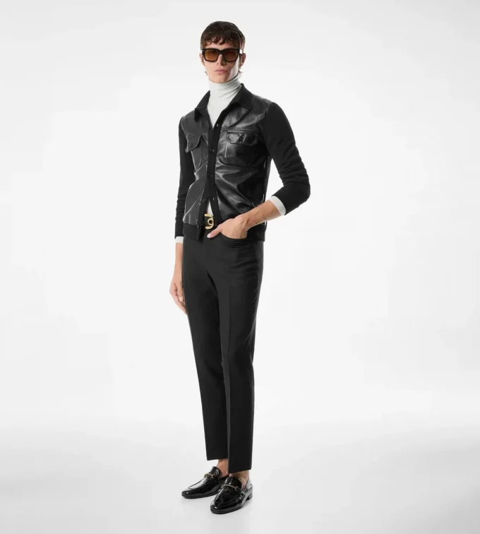 Chemise en cuir sur le devant