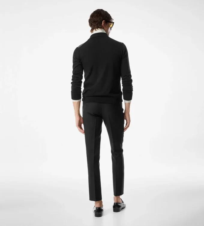 Chemise en cuir sur le devant