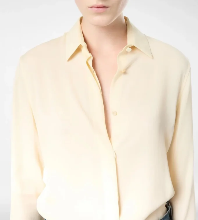 Chemise en georgette de soie lavée avec logo TF brodé ton sur ton Chemise en georgette de soie lavée avec logo TF brodé ton sur ton