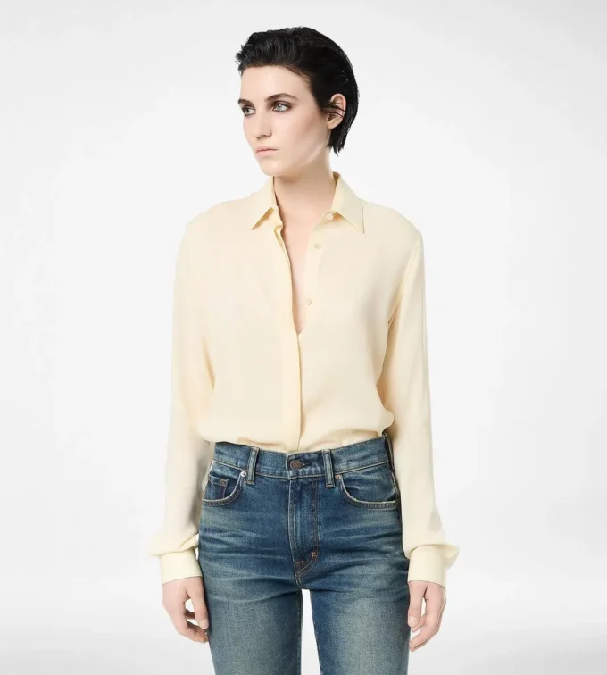 Chemise en georgette de soie lavée avec logo TF brodé ton sur ton Chemise en georgette de soie lavée avec logo TF brodé ton sur ton