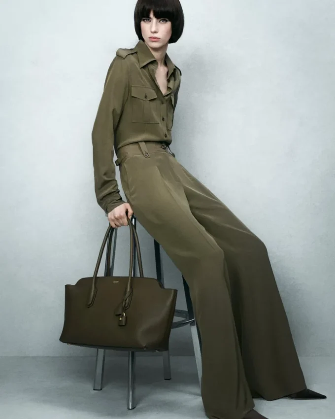 Grand sac à bandoulière Alexander en cuir grainé naturel Grand sac à bandoulière Alexander en cuir grainé naturel