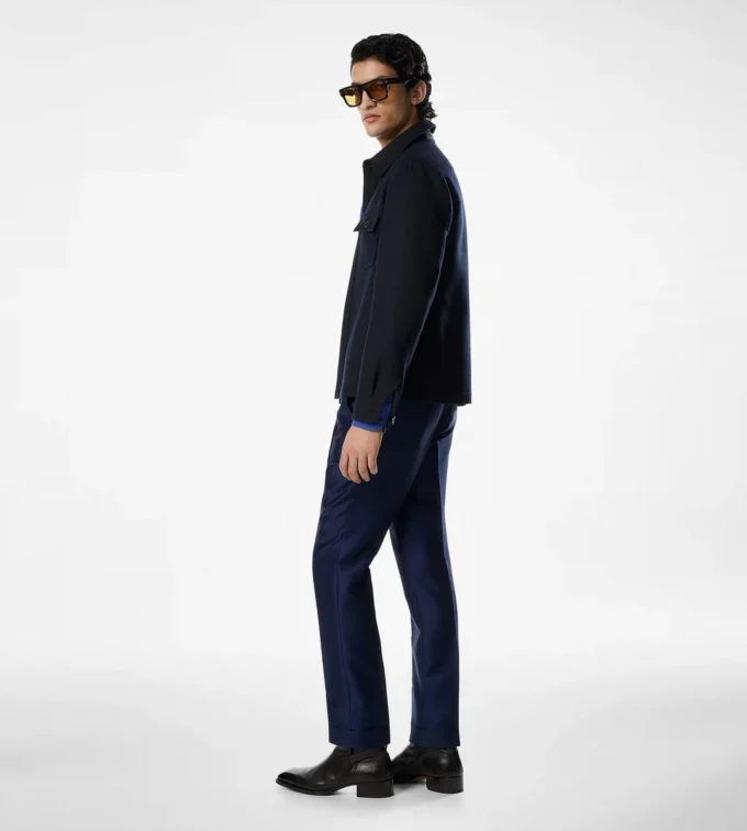 Chemise à poche poitrine en laine légère Chemise à poche poitrine en laine légère