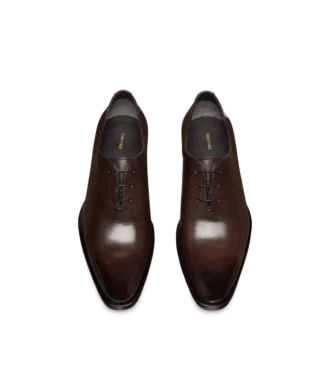 Cuir bruni, coupe entière, lacets