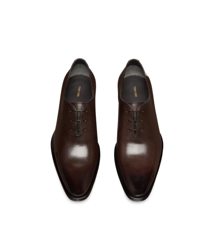 Cuir bruni, coupe entière, lacets Cuir bruni, coupe entière, lacets