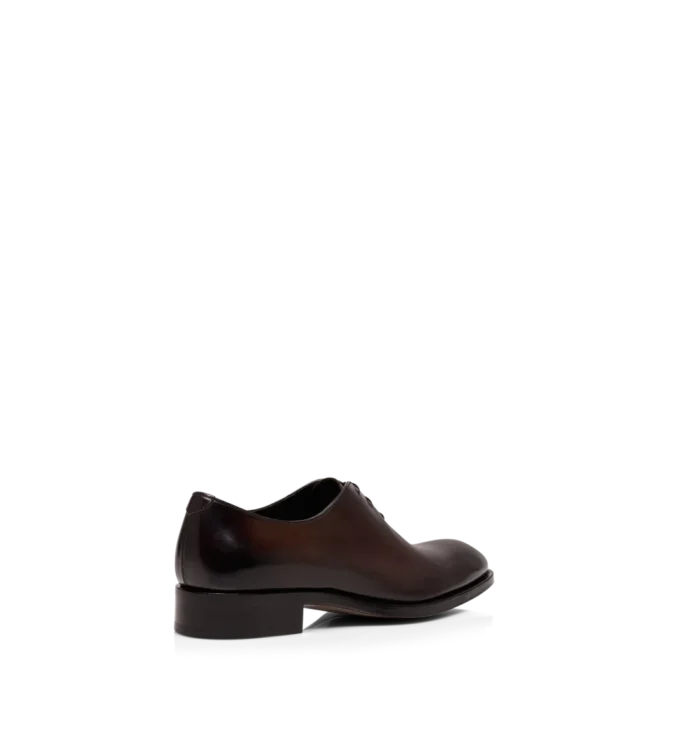 Cuir bruni, coupe entière, lacets Cuir bruni, coupe entière, lacets