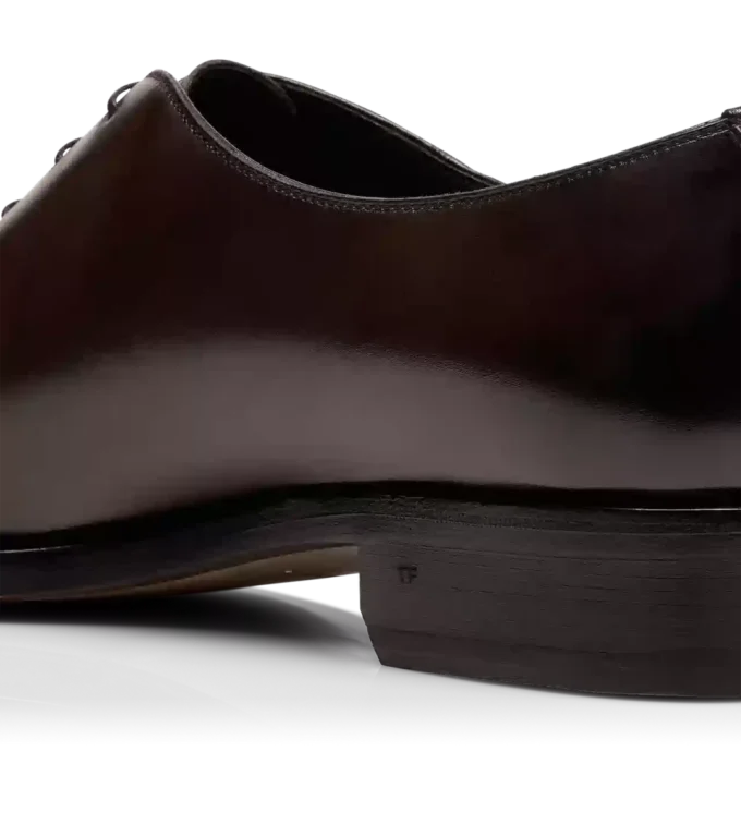 Cuir bruni, coupe entière, lacets Cuir bruni, coupe entière, lacets