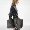 Grand sac à bandoulière Alexander en cuir grainé naturel Grand sac à bandoulière Alexander en cuir grainé naturel