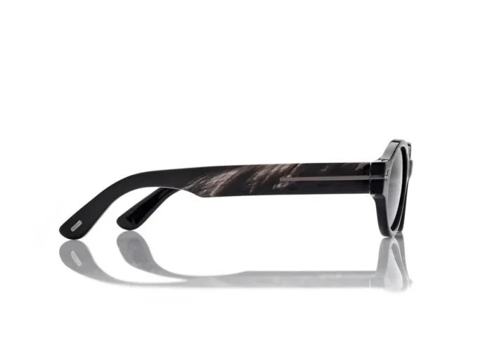 Lunettes de soleil ovales en corne