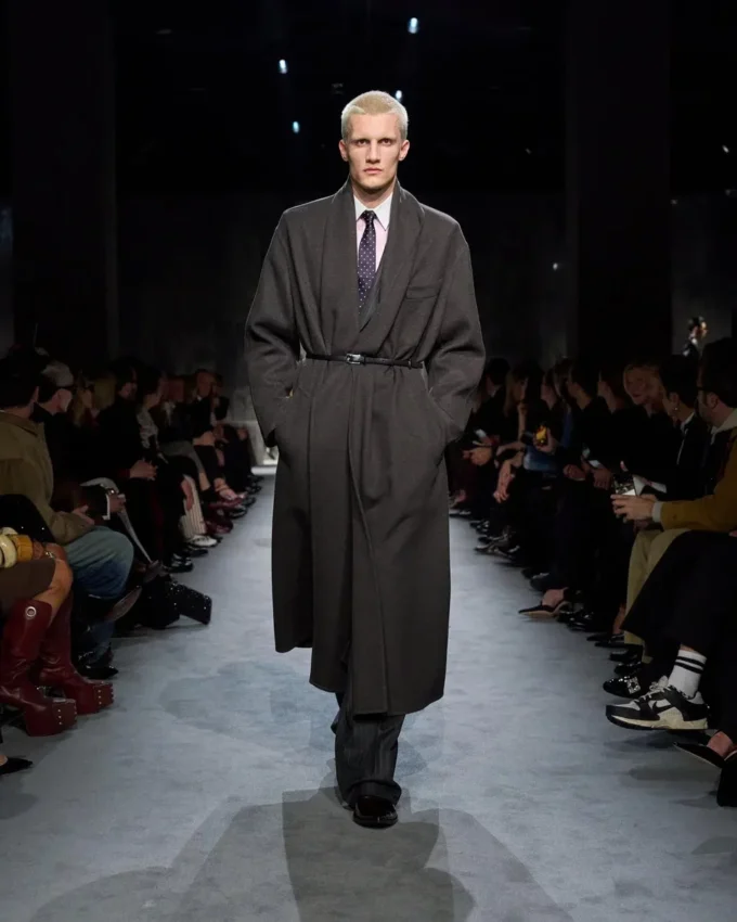 Manteau châle en cachemire double face Manteau châle en cachemire double face