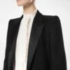 Manteau de soirée double face en laine légère à simple boutonnage Manteau de soirée double face en laine légère à simple boutonnage