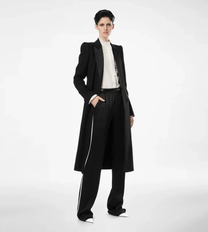 Manteau de soirée double face en laine légère à simple boutonnage Manteau de soirée double face en laine légère à simple boutonnage