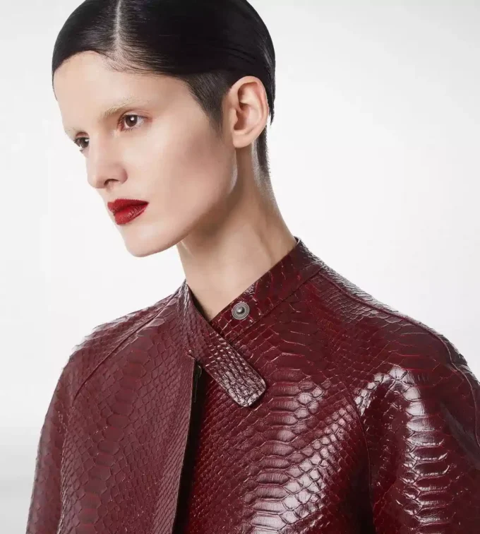 Manteau motard en cuir imprimé et duchesse délavée Manteau motard en cuir imprimé et duchesse délavée