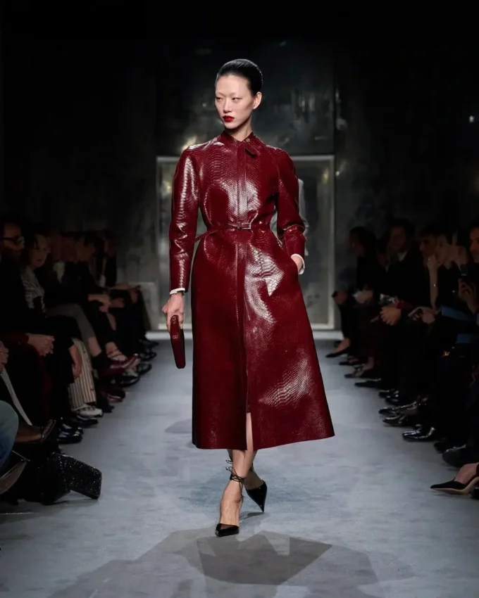 Manteau motard en cuir imprimé et duchesse délavée Manteau motard en cuir imprimé et duchesse délavée