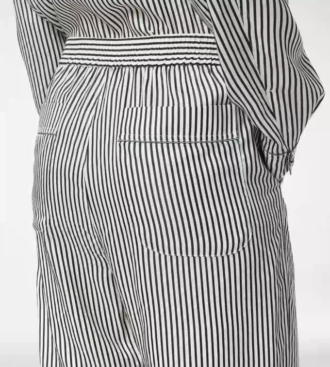 Pantalon de pyjama en soie rayé avec passepoil Pantalon de pyjama en soie rayé avec passepoil