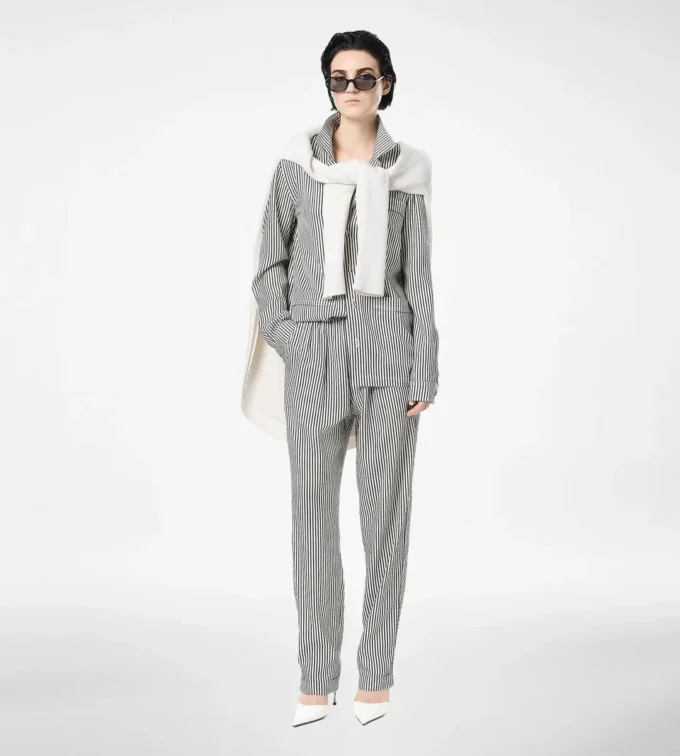 Pantalon de pyjama en soie rayé avec passepoil Pantalon de pyjama en soie rayé avec passepoil