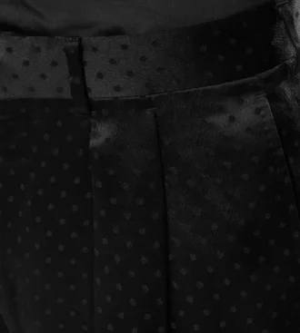 Pantalon à double pli en satin jacquard à pois