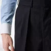 Pantalon à double pli et fines rayures Pantalon à double pli et fines rayures