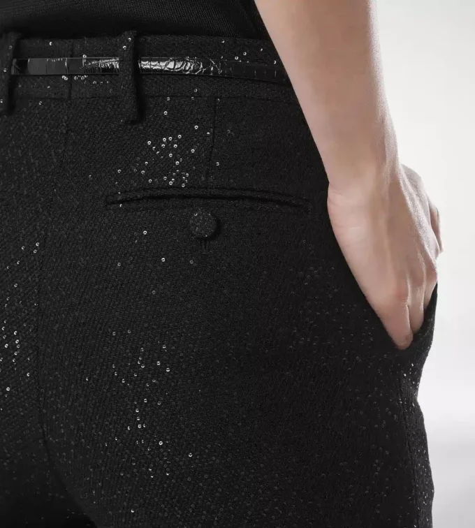 Pantalon droit ajusté en crêpe de laine mélangée à paillettes Pantalon droit ajusté en crêpe de laine mélangée à paillettes