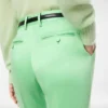 Pantalon droit ajusté en duchesse de coton et soie mélangés lavés Pantalon droit ajusté en duchesse de coton et soie mélangés lavés