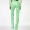 Pantalon droit ajusté en duchesse de coton et soie mélangés lavés Pantalon droit ajusté en duchesse de coton et soie mélangés lavés