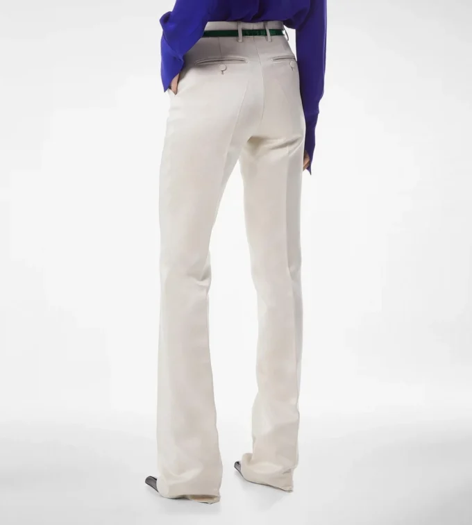 Pantalon droit ajusté en duchesse de coton et soie mélangés lavés Pantalon droit ajusté en duchesse de coton et soie mélangés lavés