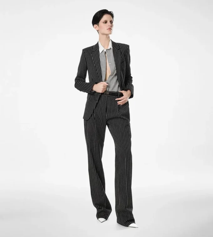 Chemise en soie rayée avec détails contrastés Chemise en soie rayée avec détails contrastés