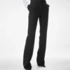 Pantalon droit de smoking ajusté en laine et soie mélangées Pantalon droit de smoking ajusté en laine et soie mélangées