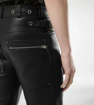 Pantalon motard en cuir grainé