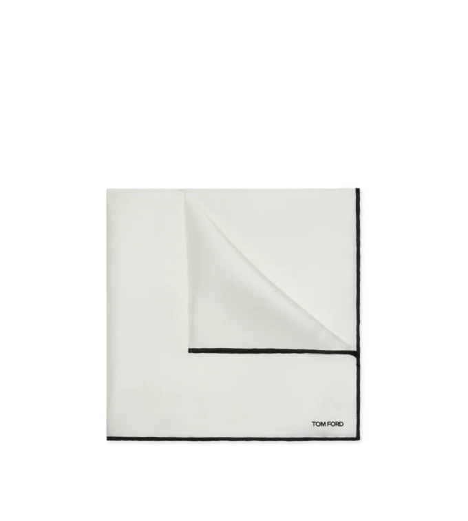 Pochette de costume en satin
