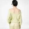 Pull en cachemire à encolure en V et épaules dénudées Pull en cachemire à encolure en V et épaules dénudées