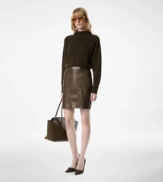 Jupe crayon en cuir au-dessus du genou