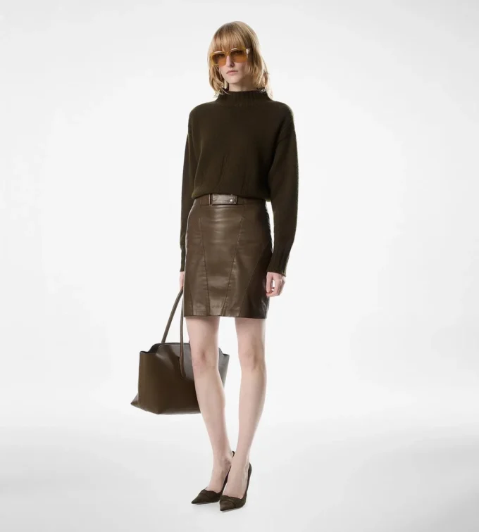 Jupe crayon en cuir au-dessus du genou Jupe crayon en cuir au-dessus du genou