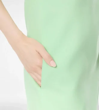Robe de cocktail asymétrique sans bretelles en double georgette de soie stretch