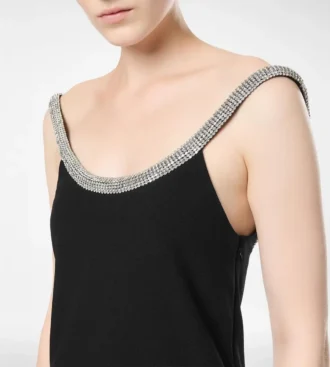 Robe de cocktail asymétrique sans manches avec broderies en cristaux
