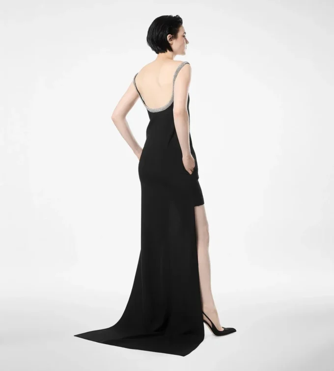 Robe de cocktail asymétrique sans manches avec broderies en cristaux Robe de cocktail asymétrique sans manches avec broderies en cristaux