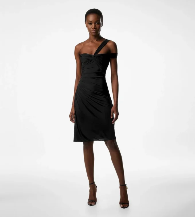 Robe de cocktail asymétrique à torsade sur le devant