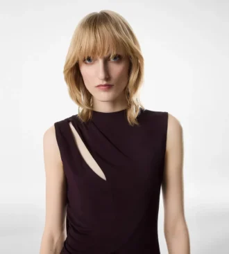 Robe de cocktail avec découpes et détails foulard