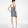 Robe de cocktail à bretelles en soie brodée de paillettes Robe de cocktail à bretelles en soie brodée de paillettes