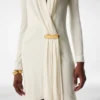 Robe de cocktail à manches longues et col en V avec détail barrette Robe de cocktail à manches longues et col en V avec détail barrette