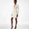 Robe de cocktail à manches longues et col en V avec détail barrette Robe de cocktail à manches longues et col en V avec détail barrette