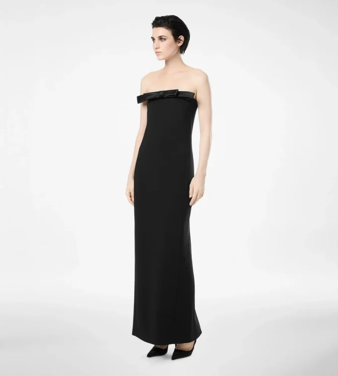 Robe de cocktail sans bretelles en crêpe épais et satin envers avec nœud Robe de cocktail sans bretelles en crêpe épais et satin envers avec nœud