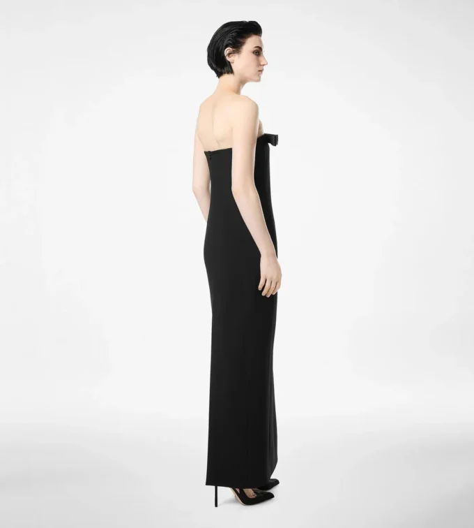 Robe de cocktail sans bretelles en crêpe épais et satin envers avec nœud Robe de cocktail sans bretelles en crêpe épais et satin envers avec nœud